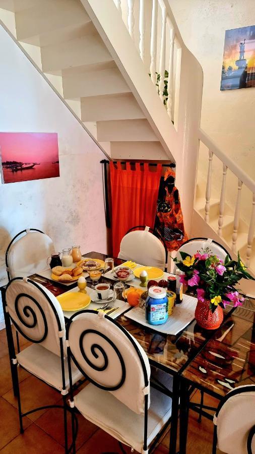 Chez Coumbis Bed and Breakfast Gorée Eksteriør billede